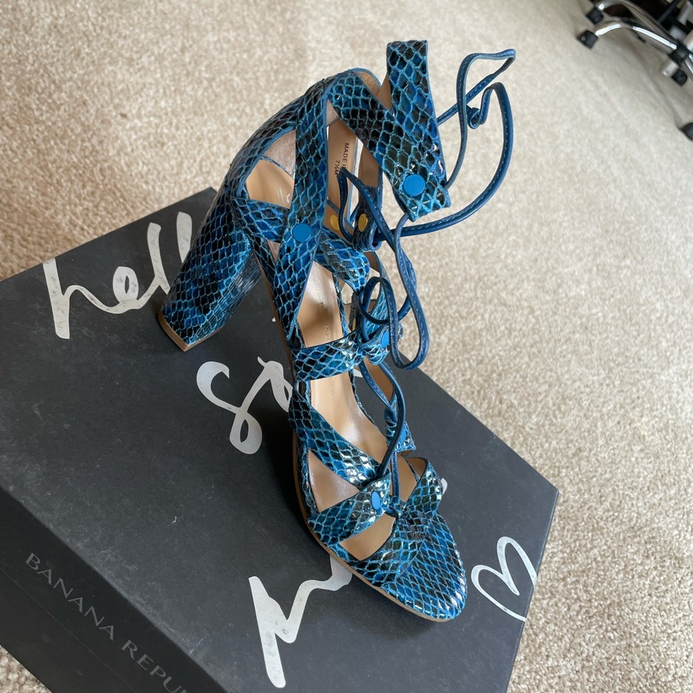BRAND NEW BLUE SNAKESKIN HEELS
